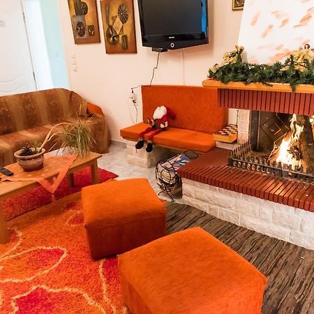 Artemis Hotel Karpenísion Екстериор снимка