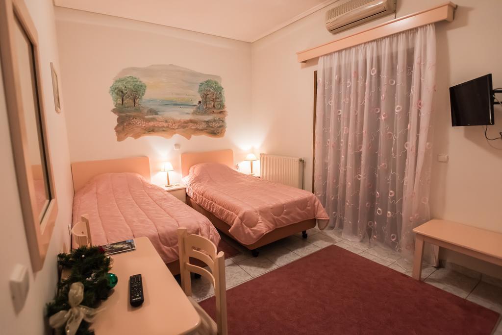 Artemis Hotel Karpenísion Стая снимка