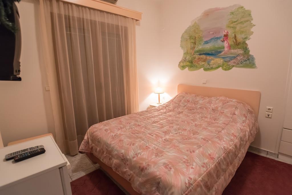Artemis Hotel Karpenísion Стая снимка