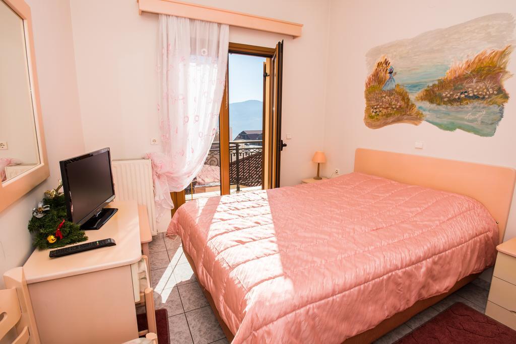 Artemis Hotel Karpenísion Стая снимка