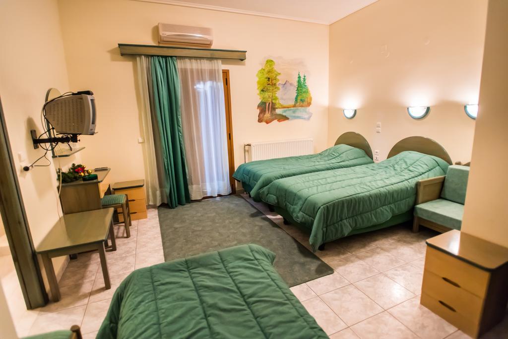 Artemis Hotel Karpenísion Стая снимка