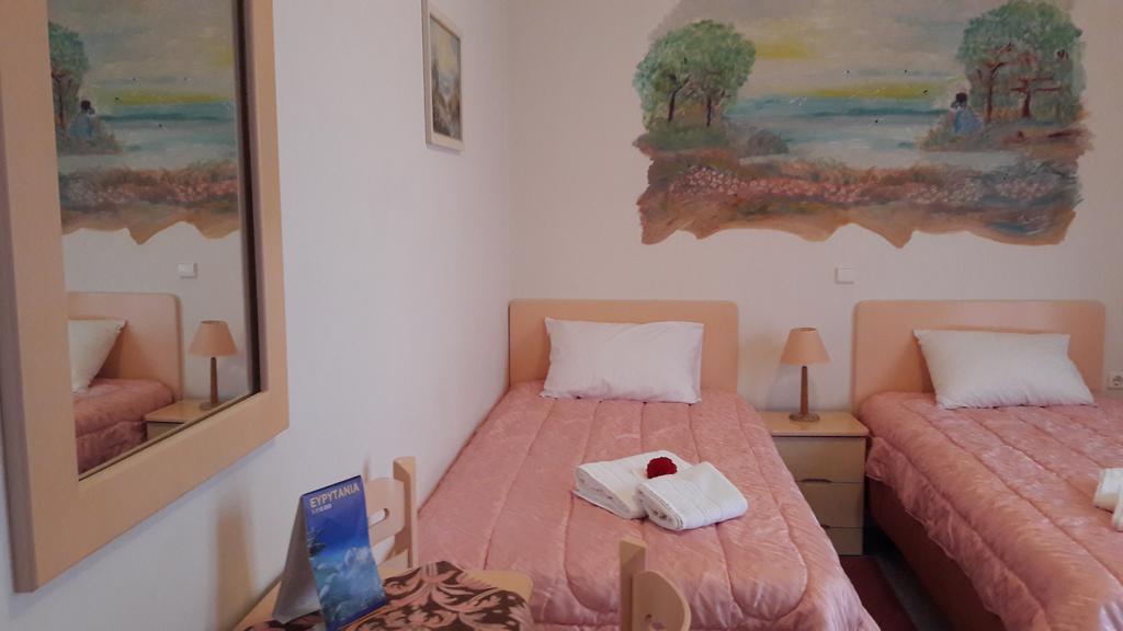 Artemis Hotel Karpenísion Екстериор снимка