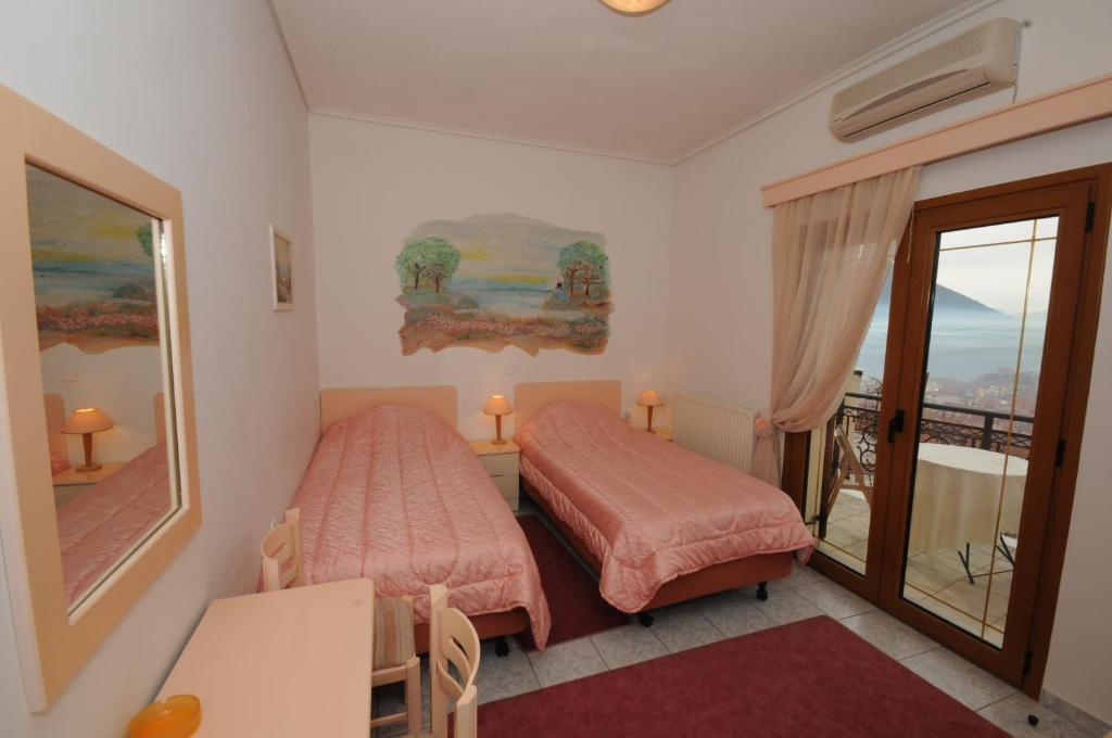 Artemis Hotel Karpenísion Стая снимка